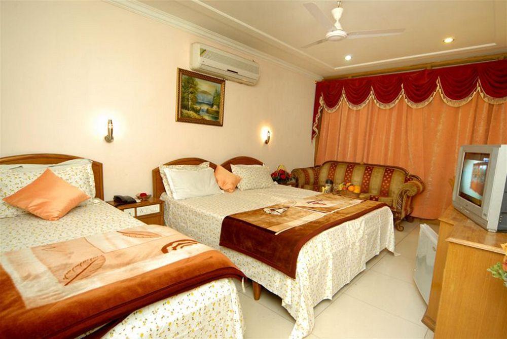 Hotel Diamond Plaza Chandigarh Exterior photo