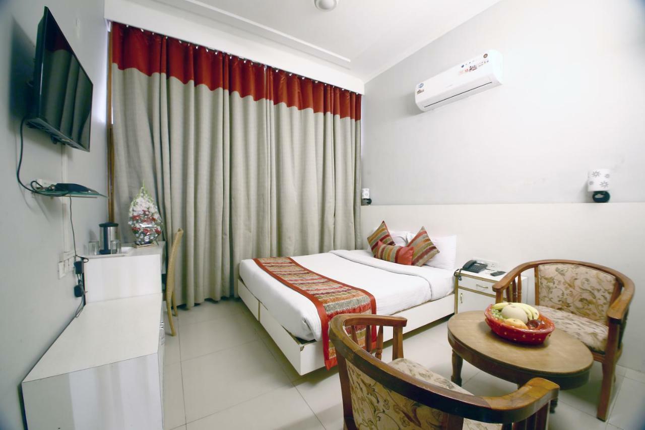 Hotel Diamond Plaza Chandigarh Exterior photo