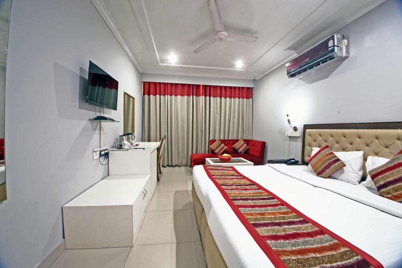 Hotel Diamond Plaza Chandigarh Exterior photo