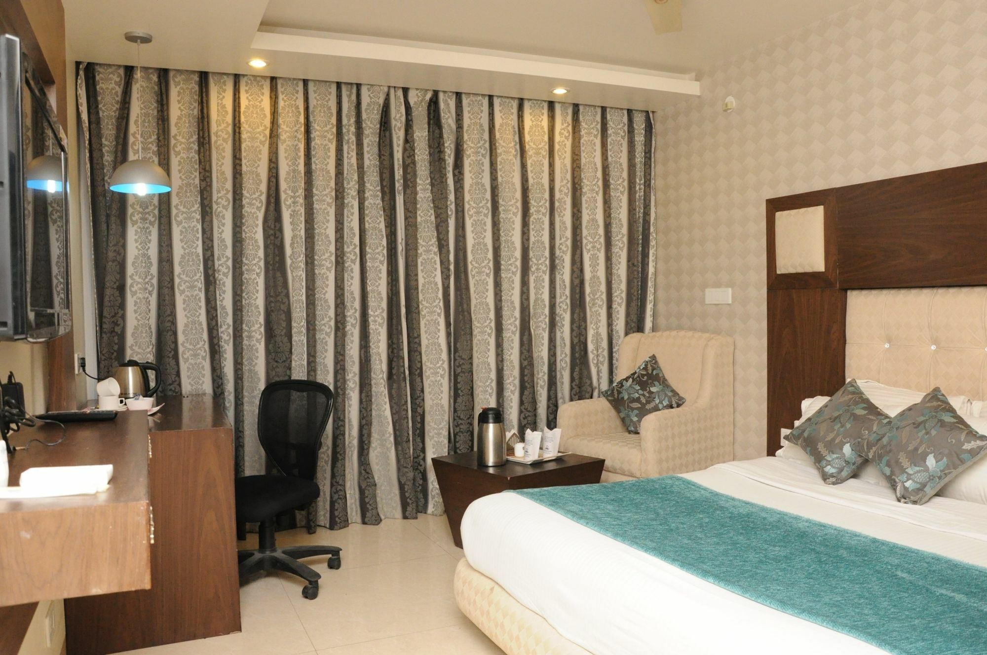 Hotel Diamond Plaza Chandigarh Exterior photo